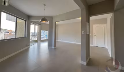 Apartamento de 2 dorms no bairro Centro