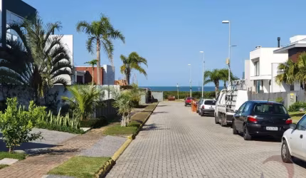 Casa Residencial de 3 dorms no bairro Morro Das Pedras