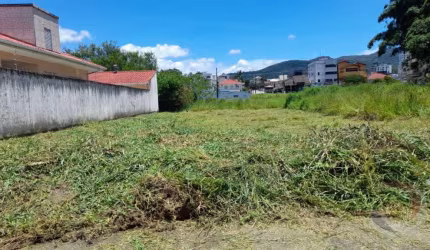 Terreno de 372m² no bairro Pagani