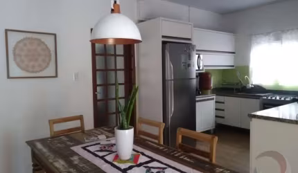 Casa Residencial de 4 dorms no bairro Estreito