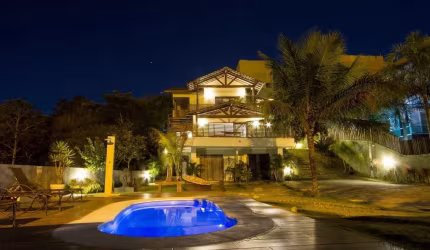 Casa Residencial de 11 dorms no bairro Praia Mole