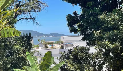 Terreno de 1427.8m² no bairro Coqueiros