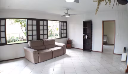 Casa Residencial de 5 dorms no bairro Parque São Jorge