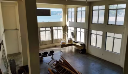 Prédio com 442,68m² no Estreito