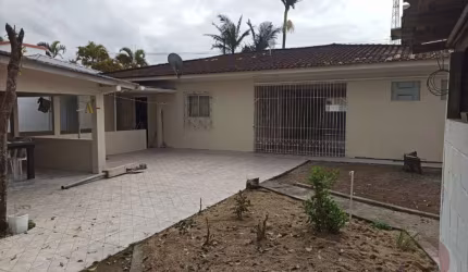 Casa Residencial de 2 dorms no bairro Caminho Novo