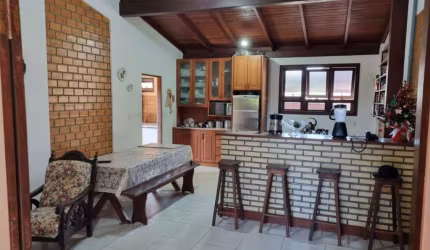 Casa Residencial de 4 dorms no bairro Morro Das Pedras