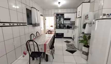 Casa Residencial de 3 dorms no bairro Jardim Cidade De Florianópolis