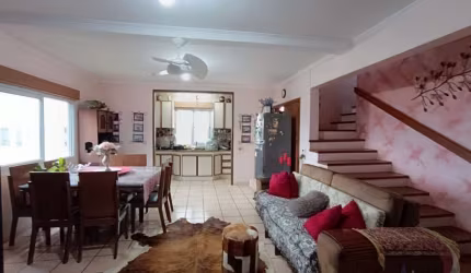 Casa Residencial de 4 dorms no bairro Saco Grande