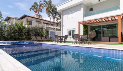 Casa Residencial de 6 dorms no bairro Jurerê Internacional