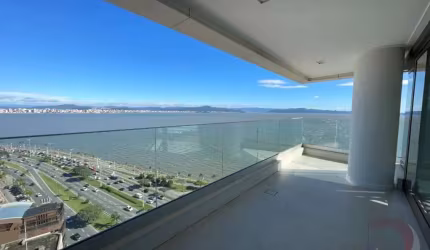 Apartamento de 3 dorms no bairro Beira Mar