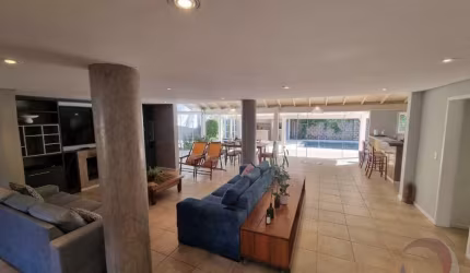 Casa Residencial de 4 dorms no bairro Lagoa Da Conceição