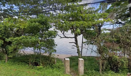 Terreno frente mar à venda no bairro Ribeirão da Ilha, Florianópolis - SC