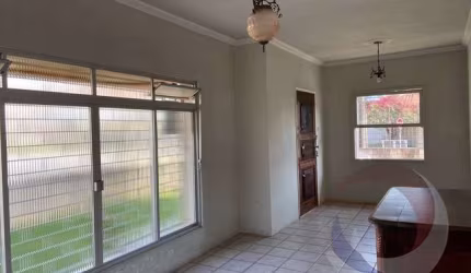 Casa Residencial de 4 dorms no bairro Coqueiros