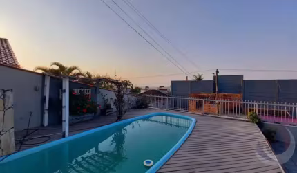Casa Residencial de 5 dorms no bairro Jardim Atlântico