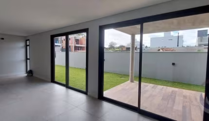 Casa Residencial de 3 dorms no bairro Rio Tavares