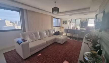 Cobertura de 3 dorms no bairro Centro