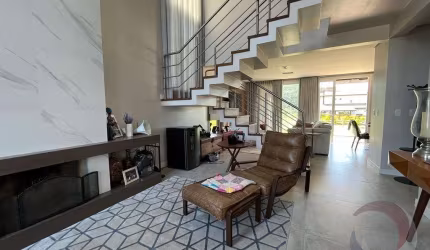 Casa Residencial de 4 dorms no bairro Ingleses Do Rio Vermelho