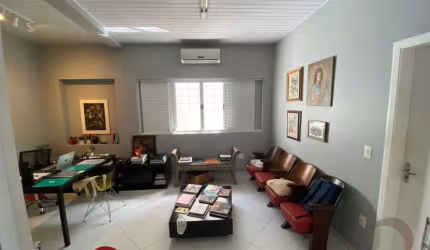 Casa Comercial de 104m² no bairro Agronômica