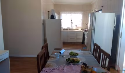 Casa Residencial de 4 dorms no bairro Bom Viver