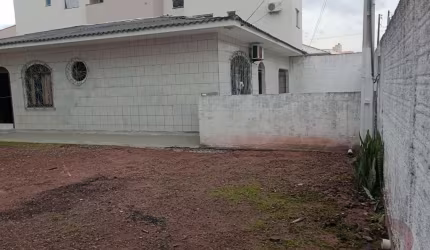Terreno de 360m² no bairro Pagani