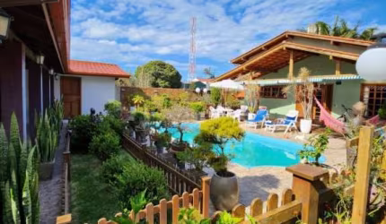 Casa Residencial de 4 dorms no bairro Armação Do Pântano Do Sul