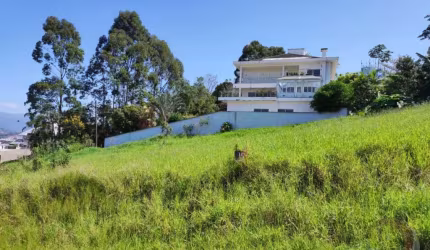 Terreno de 360m² no bairro Pedra Branca