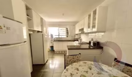 Casa Residencial de 4 dorms no bairro Barra Da Lagoa