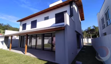 Casa Residencial de 4 dorms no bairro Cachoeira Do Bom Jesus