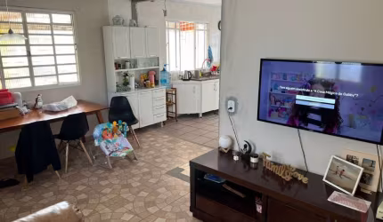 Casa Residencial de 3 dorms no bairro Coqueiros