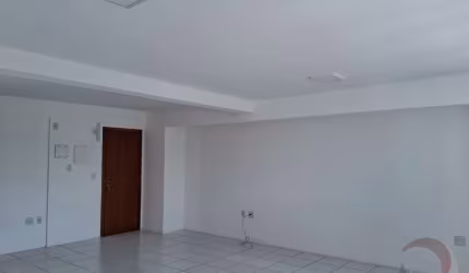Sala Comercial de 43.26m² no bairro Rio Caveiras
