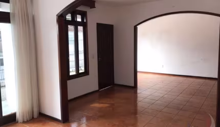 Casa Residencial de 4 dorms no bairro Estreito
