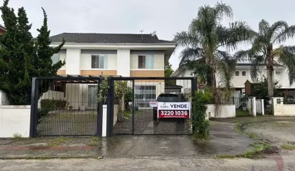 Casa Residencial de 2 dorms no bairro Campeche