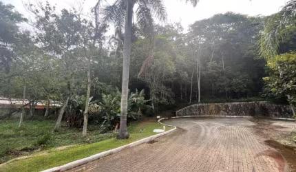 Terreno de 615.63m² no bairro Armação Do Pântano Do Sul