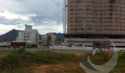 Terreno de 990m² no bairro Pagani