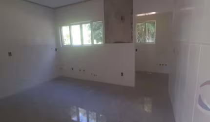 Casa Residencial de 5 dorms no bairro Ribeirao Da Ilha