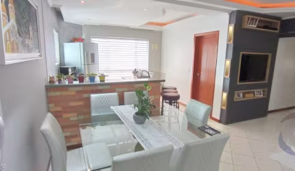 Apartamento Com 03 Dormitórios No Bairro Carianos!