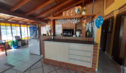 Loja de 495.98m² no bairro Pântano Do Sul