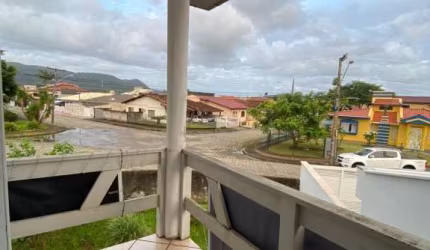 Casa Residencial de 4 dorms no bairro Carianos