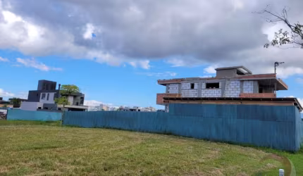 Terreno de 300m² no bairro Pedra Branca