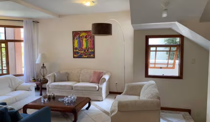 Casa Residencial de 5 dorms no bairro Jurerê Internacional
