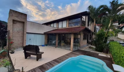 Casa Residencial de 2 dorms no bairro Saco Dos Limões