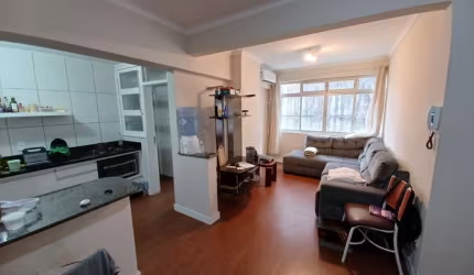 Apartamento de 2 dorms no bairro Centro
