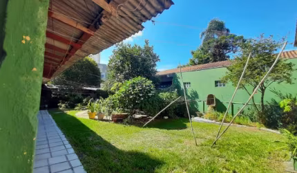 Casa Residencial de 5 dorms no bairro Trindade