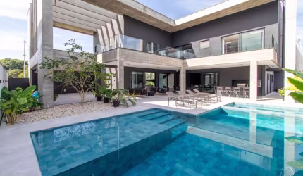 Casa Residencial de 5 dorms no bairro Jurerê Internacional