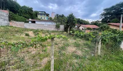 Terreno de 360m² no bairro Coqueiros