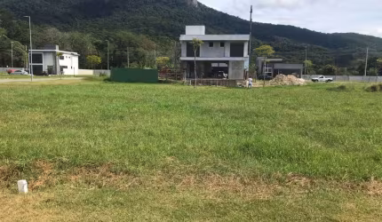 Terreno de 346.1m² no bairro Pedra Branca