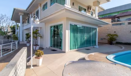 Casa Residencial de 6 dorms no bairro Estreito