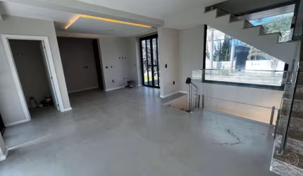 Casa Residencial de 3 dorms no bairro Jurerê