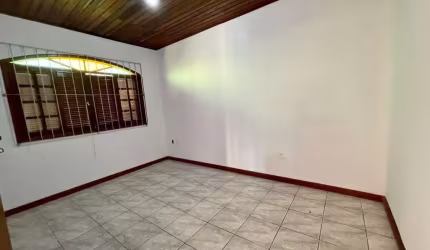 Casa Residencial de 3 dorms no bairro Campeche
