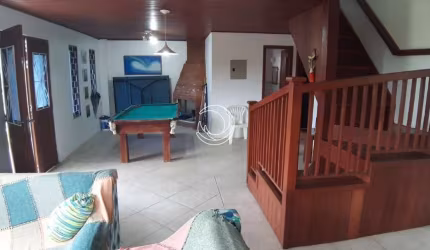 Casa Residencial de 4 dorms no bairro Campeche